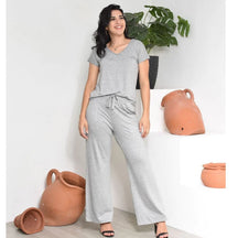 Conjunto Serena™ em Viscolycra com Calça Pantalona e Blusa Gola V - imagem 13